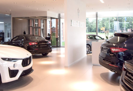 Ausbauarbeiten Für Einen Maserati Showroom