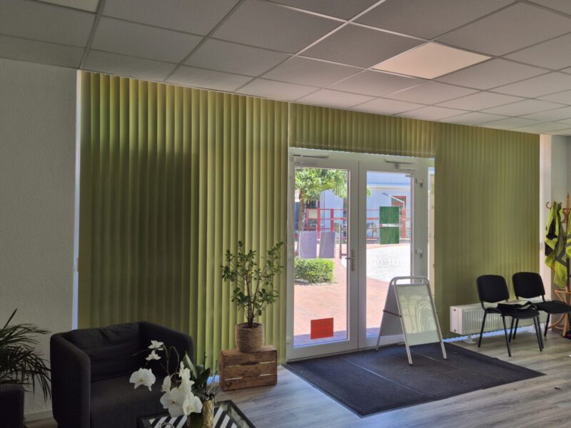 Individueller Sonnenschutz mit Vertikallamellen - Schulz & Kühnapfel